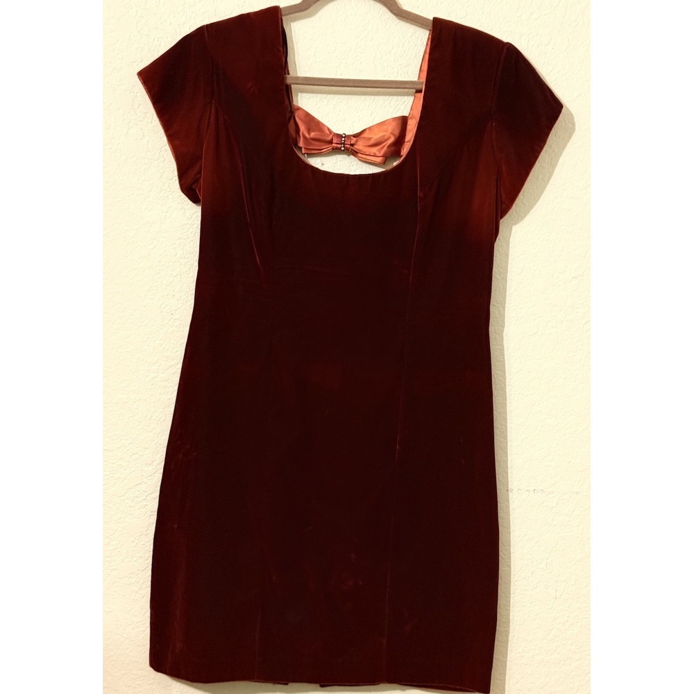 De Laru By Linda Hollywood Bernell Size 11-12 Lined Velvet Dress Burgundy